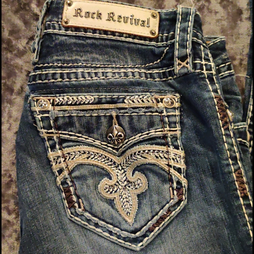 Rock revival Jean's (mid-rise skinny)